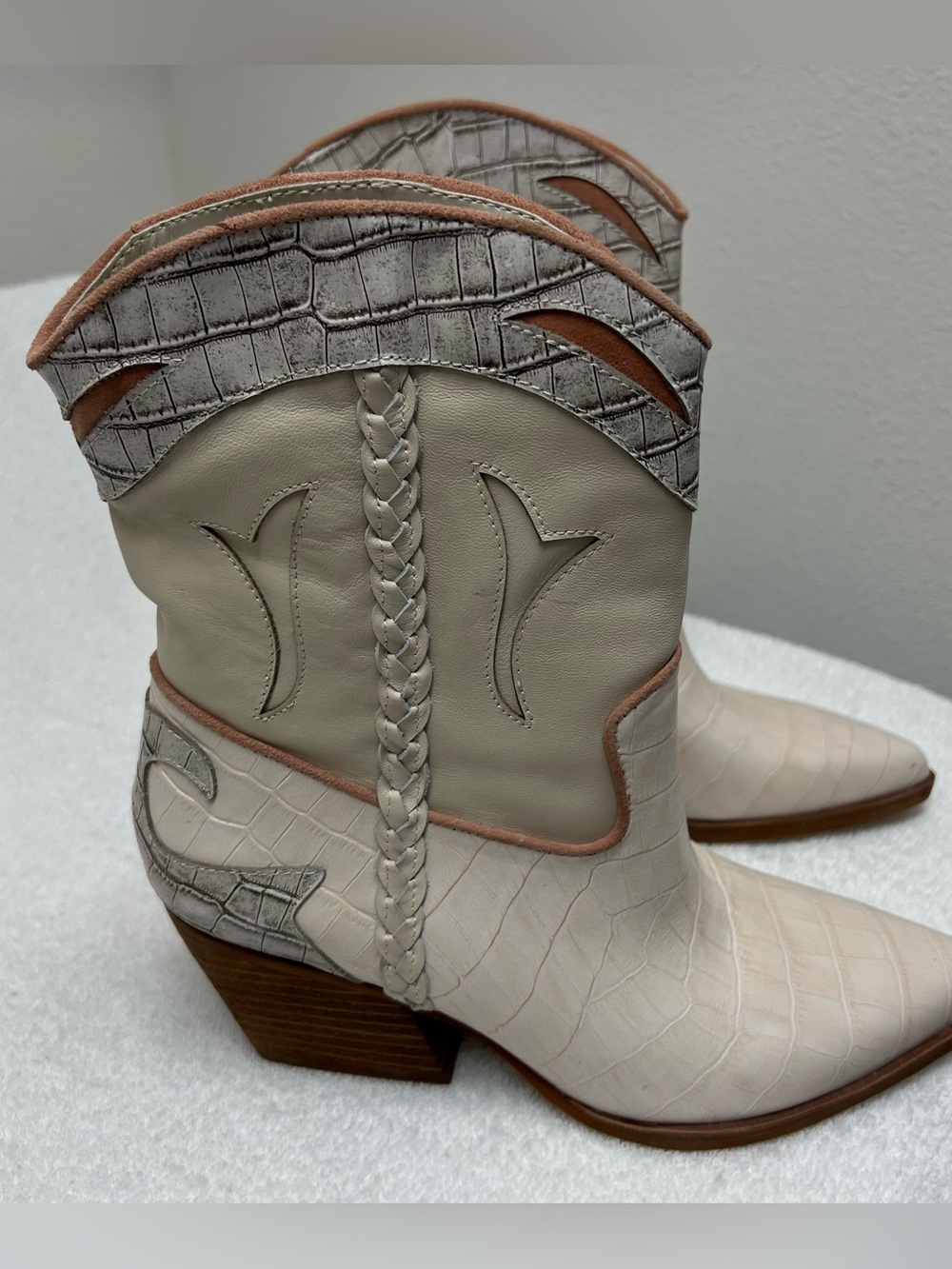 Dolce Vita Women's White Crocodile Print Western Cowboy Boots Sz 8